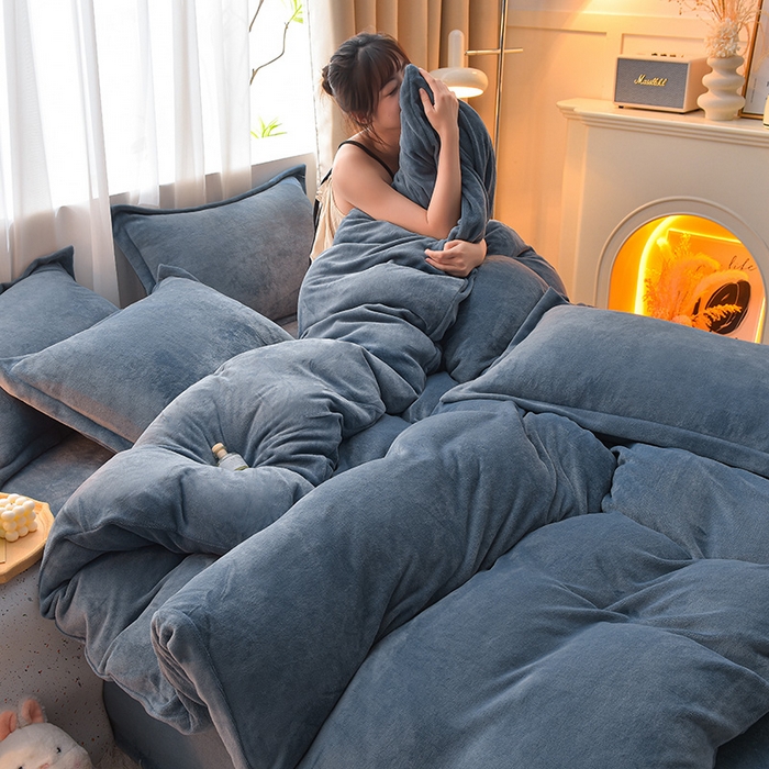 91家纺网 家纺一手货源 找家纺 简爱2025新款纯色双拼牛奶绒四件套被套（跑量款）直播 宾利蓝