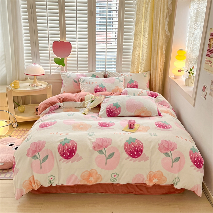 91家纺网 家纺一手货源 找家纺 古吉梦 2023新增牛奶绒印花（跑量款） 草莓-粉