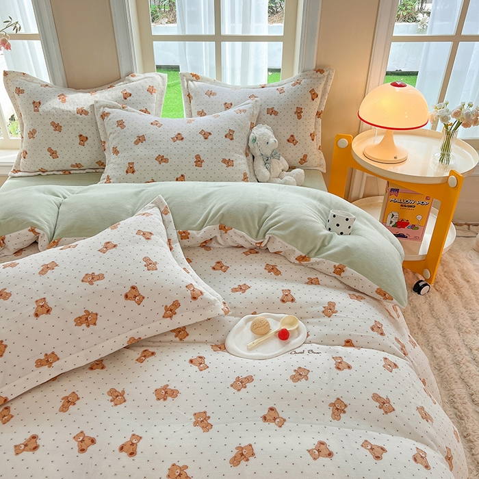 91家纺网 家纺一手货源 找家纺 妖妖家纺 2023新款牛奶绒四件套 呆萌熊