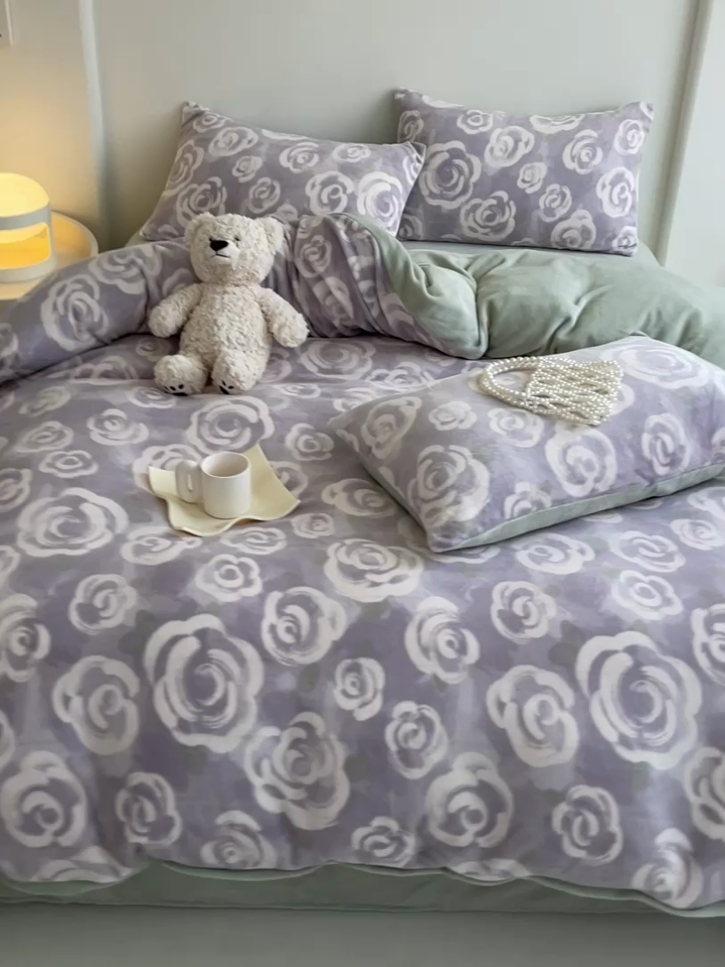 91家纺网 家纺一手货源 找家纺 潘朵拉 2023新款秋冬ins韩系牛奶绒印花四件套 紫玫瑰