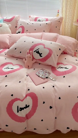 91家纺网 家纺一手货源 找家纺 顾里家纺 2023新款ins少女保暖牛奶绒四件套第二批 粉心气泡