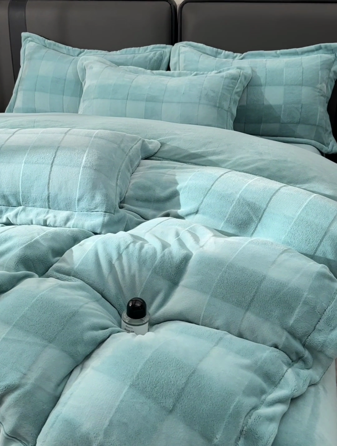 91家纺网 家纺一手货源 找家纺 席之家 2023加厚保暖立体剪花方格雪兔毛四件套-简爱款 方格-水兰