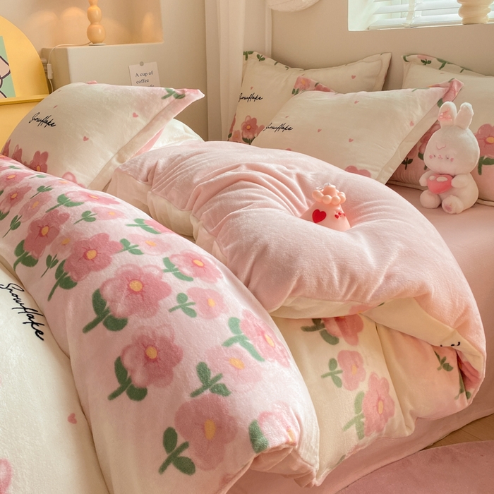 91家纺网 家纺一手货源 找家纺 沐慕 2024新款牛奶绒加厚保暖卡通印花四件套 寻梦