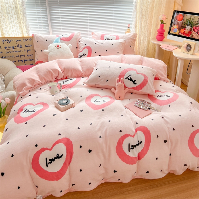 91家纺网 家纺一手货源 找家纺 顾里家纺 2023新款ins少女保暖牛奶绒四件套第二批 粉心气泡