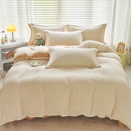 91家纺网 家纺一手货源 找家纺 慕晨纯色牛奶绒法莱绒拼色三四件套单被套 奶白+奶咖