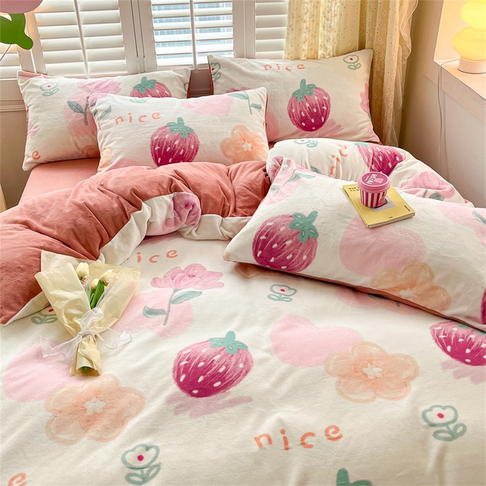 91家纺网 家纺一手货源 找家纺 古吉梦 2023新增牛奶绒印花（跑量款） 草莓-粉