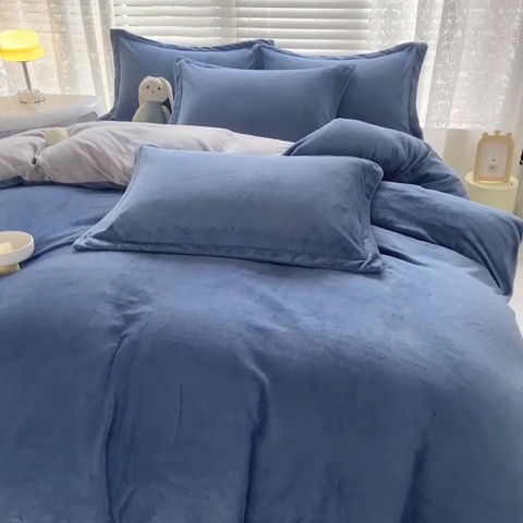 91家纺网 家纺一手货源 找家纺 慕晨纯色牛奶绒法莱绒拼色三四件套单被套 宾利蓝+浅灰