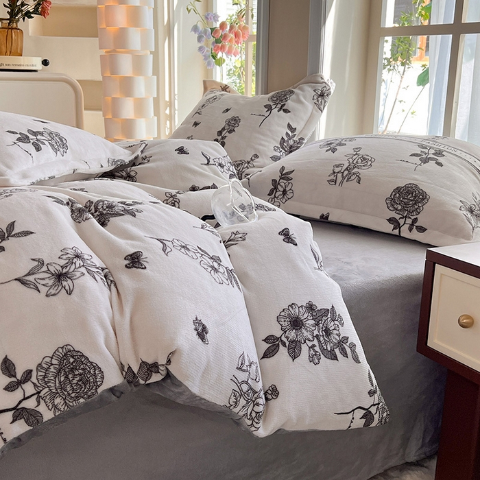 91家纺网 家纺一手货源 找家纺 妖妖家纺 2023新款牛奶绒四件套 罗意花礼