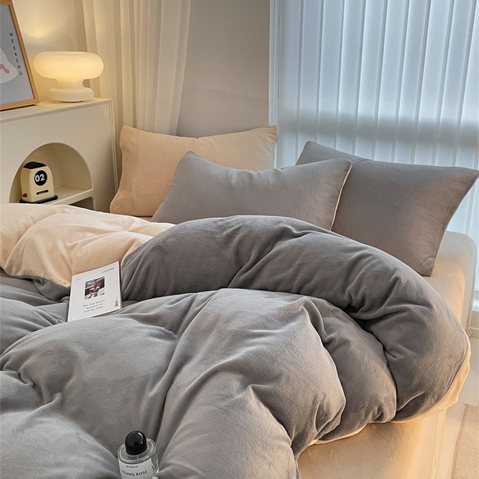 91家纺网 家纺一手货源 找家纺 古吉梦 2023新款牛奶绒纯色双拼（跑量款）四件套 经典灰+香槟