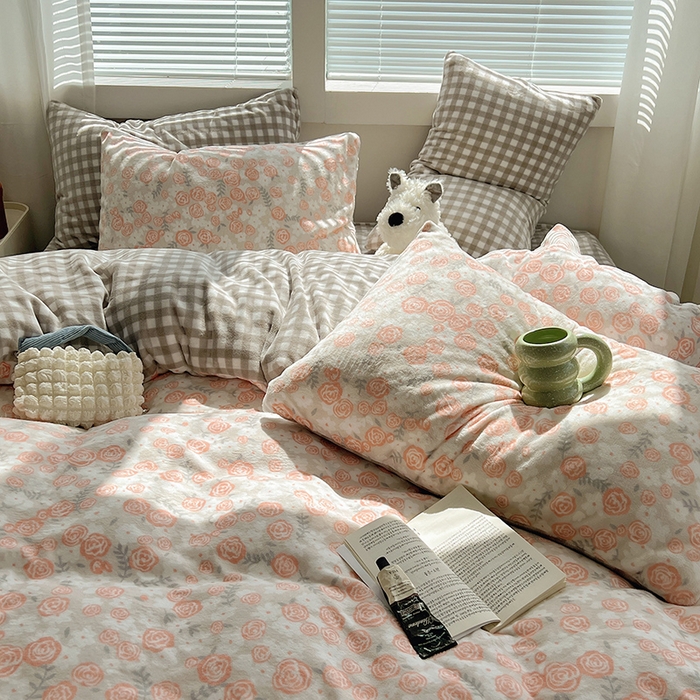 91家纺网 家纺一手货源 找家纺 三朵家纺 2023年牛奶绒小清新系列四件套 满园花香