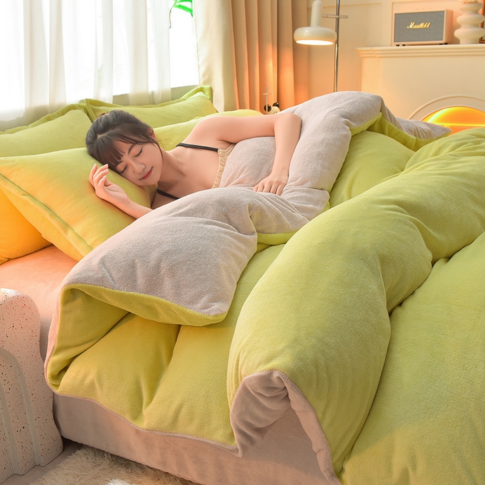 91家纺网 家纺一手货源 找家纺 简爱2025新款纯色双拼牛奶绒四件套被套（跑量款）直播 橄榄绿灰