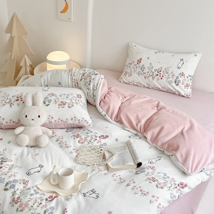 91家纺网 家纺一手货源 找家纺 潘朵拉 2023新款秋冬ins韩系牛奶绒印花四件套 罗密花尽