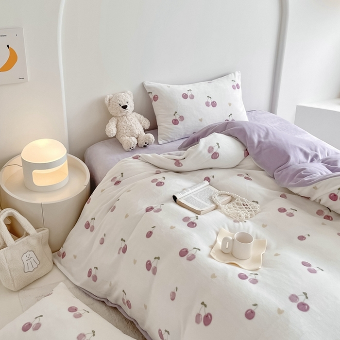 91家纺网 家纺一手货源 找家纺 潘朵拉 2023新款秋冬ins韩系牛奶绒印花四件套 紫樱桃