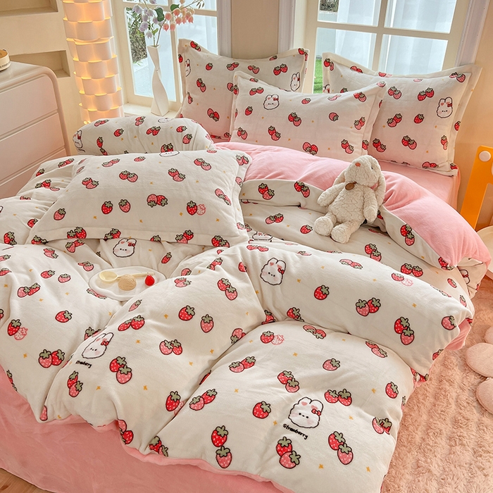 91家纺网 家纺一手货源 找家纺 妖妖家纺 2023新款牛奶绒四件套 草莓兔