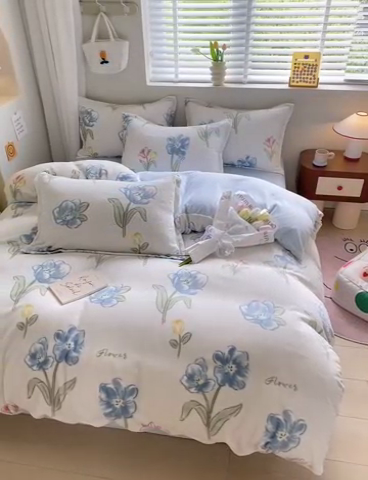 91家纺网 家纺一手货源 找家纺 沐慕 2024新款牛奶绒加厚保暖卡通印花四件套 蓝色花海