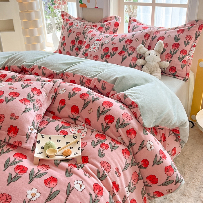 91家纺网 家纺一手货源 找家纺 妖妖家纺 2023新款牛奶绒四件套 花朵兔