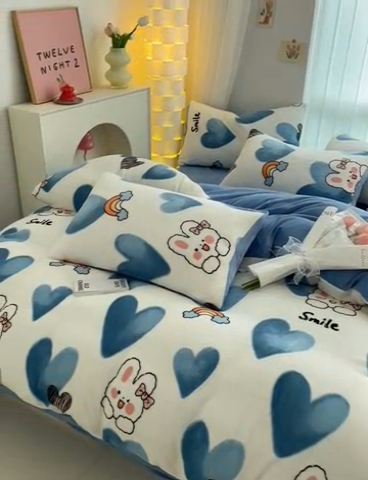 91家纺网 家纺一手货源 找家纺 古吉梦 2023新增牛奶绒印花（跑量款） 蓝色恋人