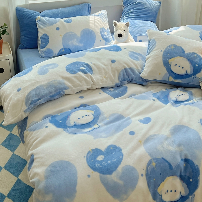 91家纺网 家纺一手货源 找家纺 三朵家纺 2023年牛奶绒小清新系列四件套 爱心小狗