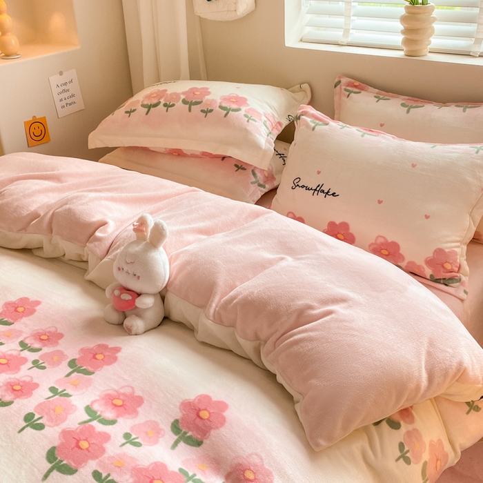 91家纺网 家纺一手货源 找家纺 沐慕 2024新款牛奶绒加厚保暖卡通印花四件套 寻梦