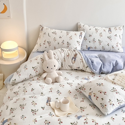 91家纺网 家纺一手货源 找家纺 潘朵拉 2023新款秋冬ins韩系牛奶绒印花四件套 枝叶小兔