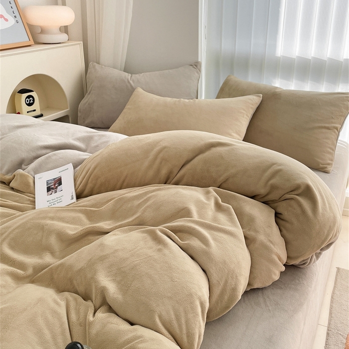 91家纺网 家纺一手货源 找家纺 古吉梦 2023新款牛奶绒纯色双拼（跑量款）四件套 杏仁+香草灰