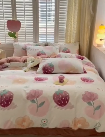 91家纺网 家纺一手货源 找家纺 古吉梦 2023新增牛奶绒印花（跑量款） 草莓-粉