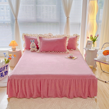 91家纺网 家纺一手货源 找家纺 十里居 2023新款纯色韩版花边牛奶绒单床裙三件套 米兰粉