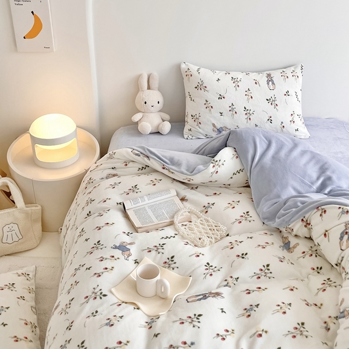 91家纺网 家纺一手货源 找家纺 潘朵拉 2023新款秋冬ins韩系牛奶绒印花四件套 枝叶小兔