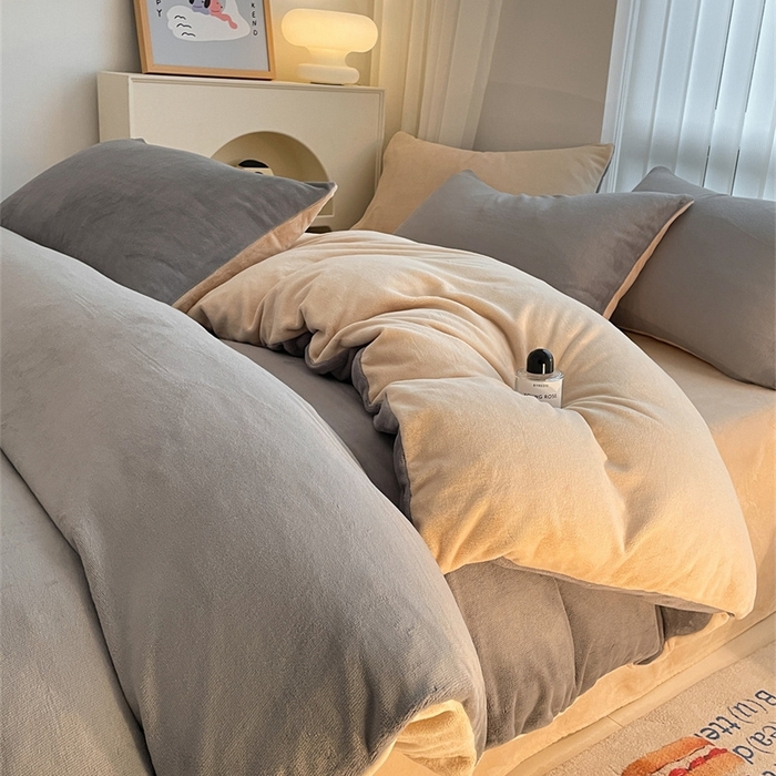 91家纺网 家纺一手货源 找家纺 古吉梦 2023新款牛奶绒纯色双拼（跑量款）四件套 经典灰+香槟