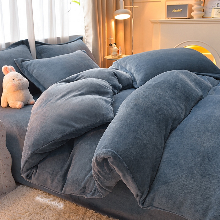 91家纺网 家纺一手货源 找家纺 简爱2025新款纯色双拼牛奶绒四件套被套（跑量款）直播 宾利蓝