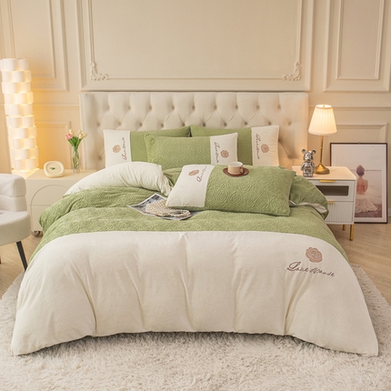 好阁 2023新款法式刺绣小香风雕花双拼牛奶绒四件套 月白绿+奶芋色