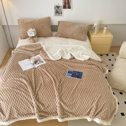 沐慕 2023新款纯色简约龟背绒拼羊羔绒毛毯 米驼