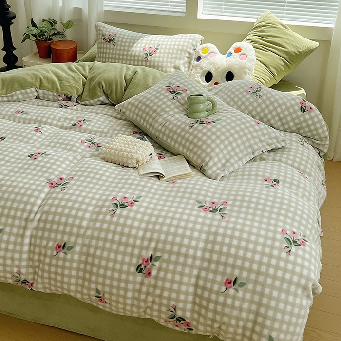 91家纺网 家纺一手货源 找家纺 三朵家纺 2023年牛奶绒小清新系列四件套 漫漫花季