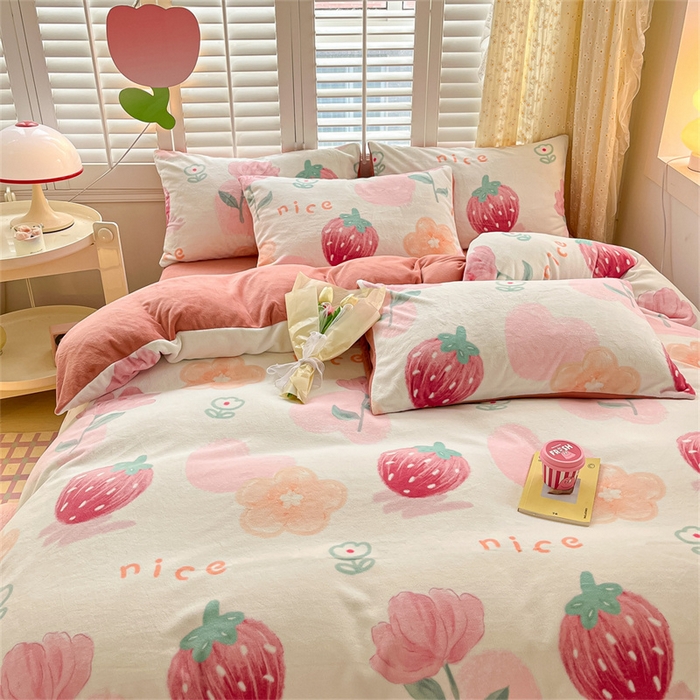 91家纺网 家纺一手货源 找家纺 古吉梦 2023新增牛奶绒印花（跑量款） 草莓-粉