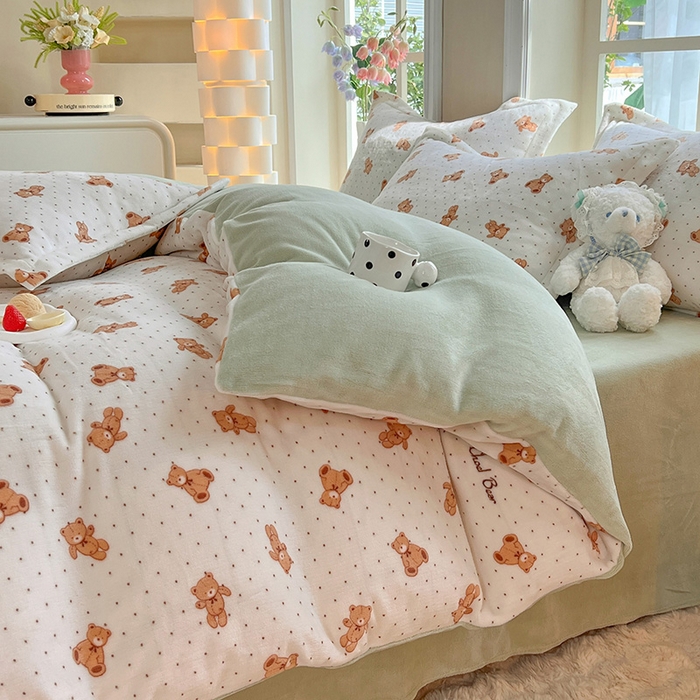 91家纺网 家纺一手货源 找家纺 妖妖家纺 2023新款牛奶绒四件套 呆萌熊