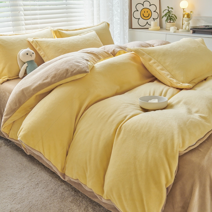 91家纺网 家纺一手货源 找家纺 慕晨纯色牛奶绒法莱绒拼色三四件套单被套 奶黄+奶咖