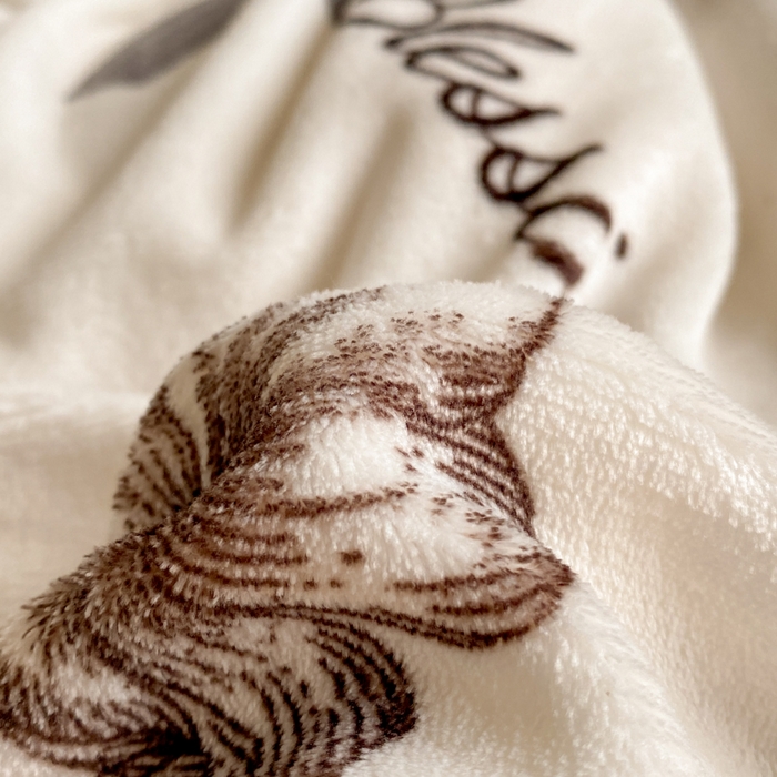 91家纺网 家纺一手货源 找家纺 沐慕 2024新款牛奶绒加厚保暖卡通印花四件套 简约字母