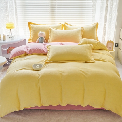 91家纺网 家纺一手货源 找家纺 慕晨纯色牛奶绒法莱绒拼色三四件套单被套 奶黄+奶油粉
