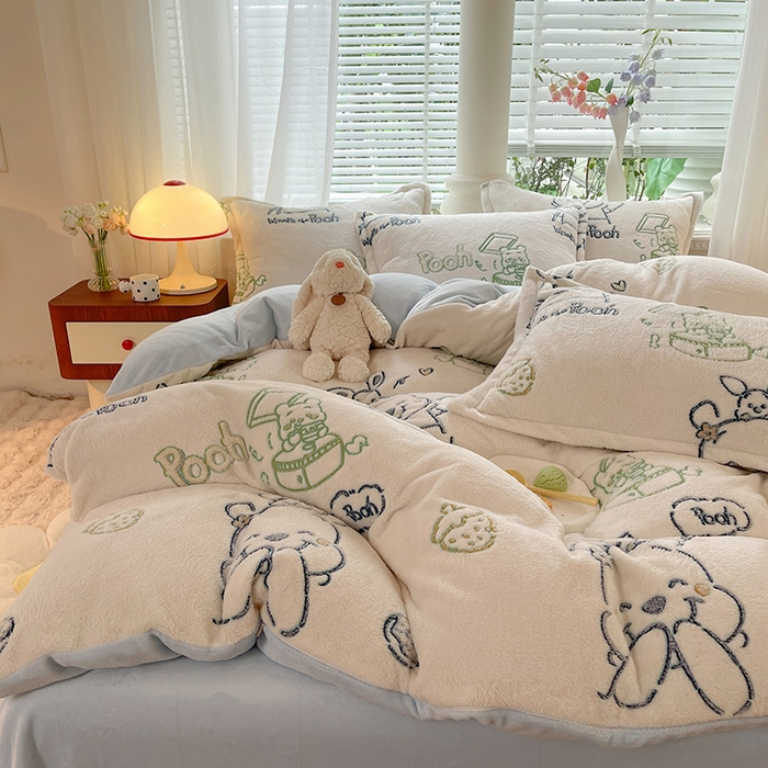 91家纺网 家纺一手货源 找家纺 妖妖家纺 2023新款妖妖雪花绒单品三四件套 开心维尼