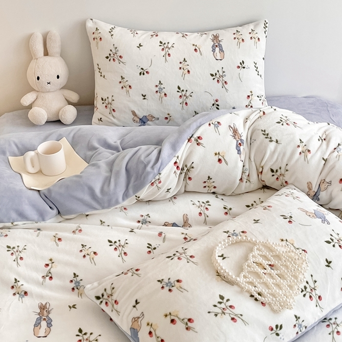 91家纺网 家纺一手货源 找家纺 潘朵拉 2023新款秋冬ins韩系牛奶绒印花四件套 枝叶小兔