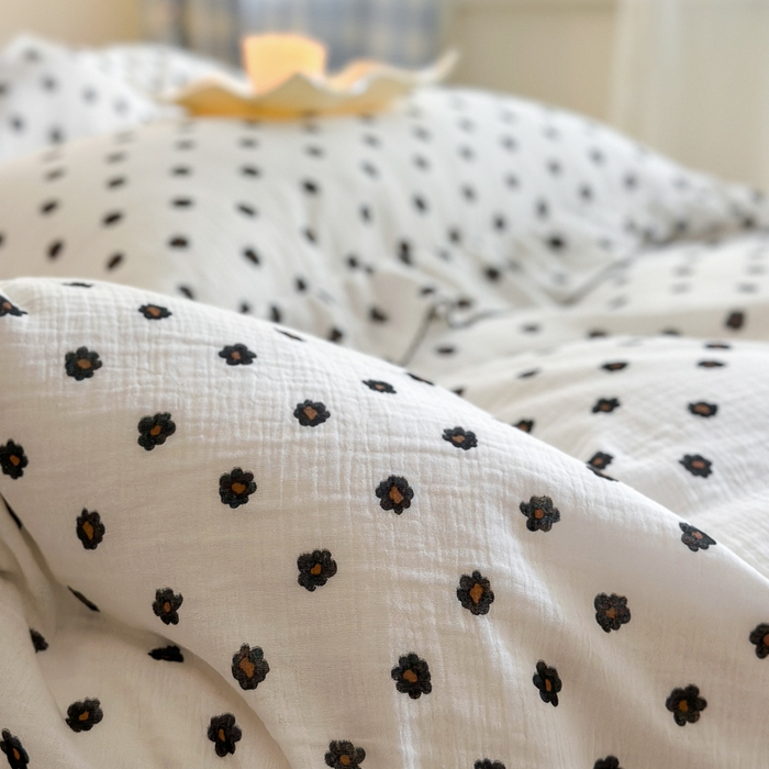 91家纺网 家纺一手货源 找家纺 淑女公社 2024新款A类水洗棉皱皱纱花边款四件套 小花朵