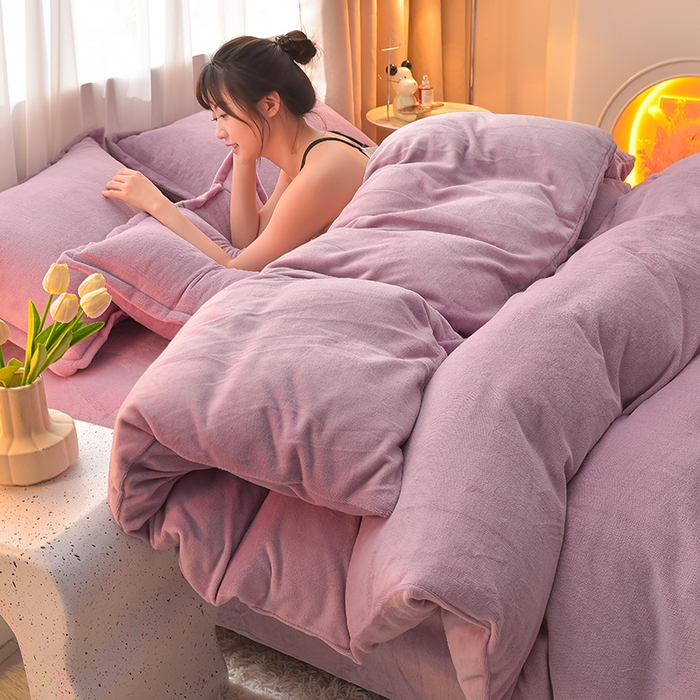 91家纺网 家纺一手货源 找家纺 简爱2025新款纯色双拼牛奶绒四件套被套（跑量款）直播 优雅紫