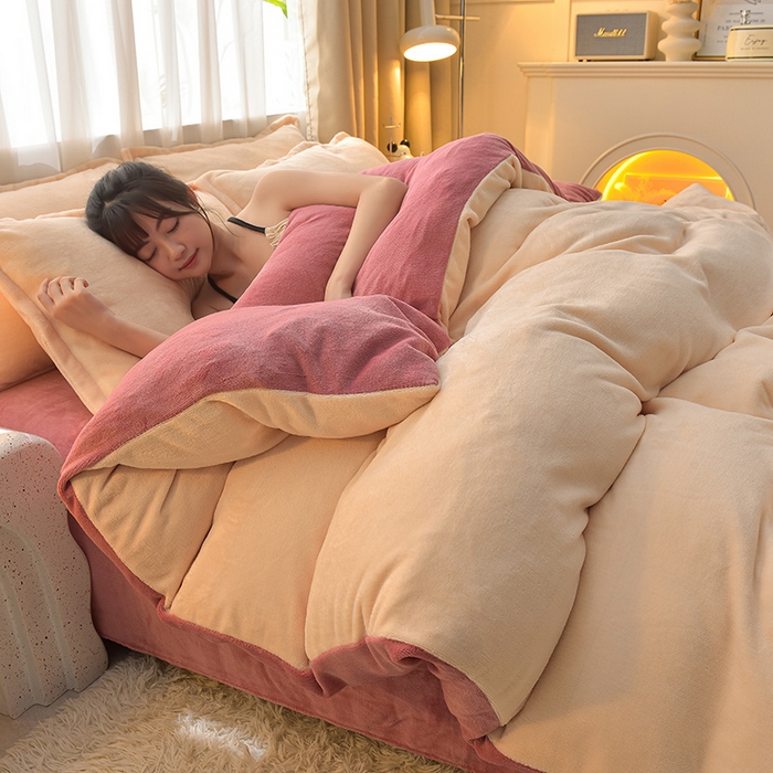 91家纺网 家纺一手货源 找家纺 简爱2025新款纯色双拼牛奶绒四件套被套（跑量款）直播 奶油豆沙