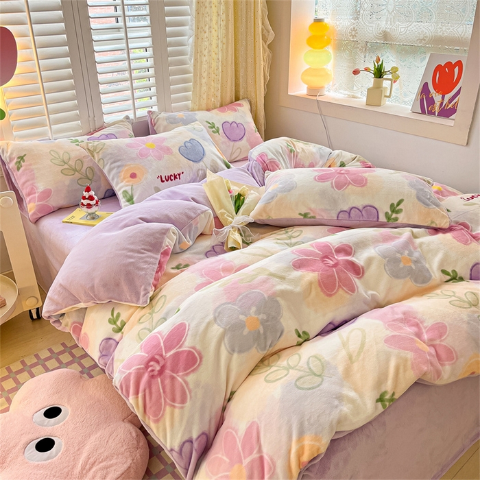 91家纺网 家纺一手货源 找家纺 古吉梦 2023新增牛奶绒印花（跑量款） 花伴侣-紫