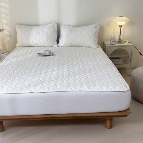 91家纺网 家纺一手货源 找家纺 慕色家纺 2023新款防水大豆夹棉床笠 向阳花-奶昔白