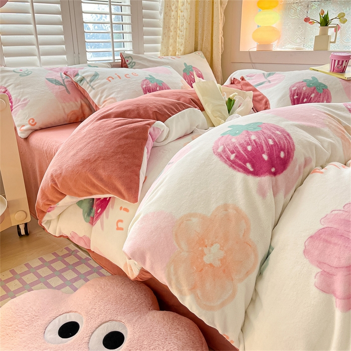 91家纺网 家纺一手货源 找家纺 古吉梦 2023新增牛奶绒印花（跑量款） 草莓-粉