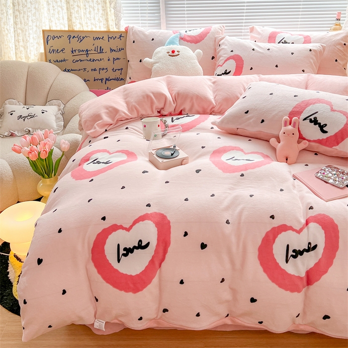 91家纺网 家纺一手货源 找家纺 顾里家纺 2023新款ins少女保暖牛奶绒四件套第二批 粉心气泡