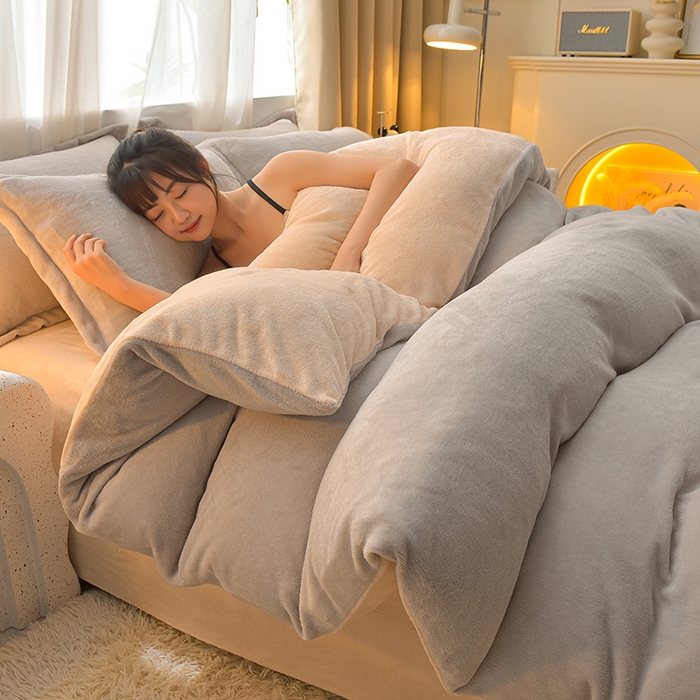 91家纺网 家纺一手货源 找家纺 简爱2025新款纯色双拼牛奶绒四件套被套（跑量款）直播 灰色奶油