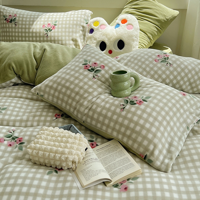 91家纺网 家纺一手货源 找家纺 三朵家纺 2023年牛奶绒小清新系列四件套 漫漫花季