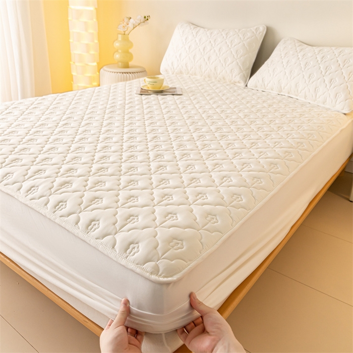 91家纺网 家纺一手货源 找家纺 慕色家纺 2023新款防水大豆夹棉床笠 向阳花-奶昔白